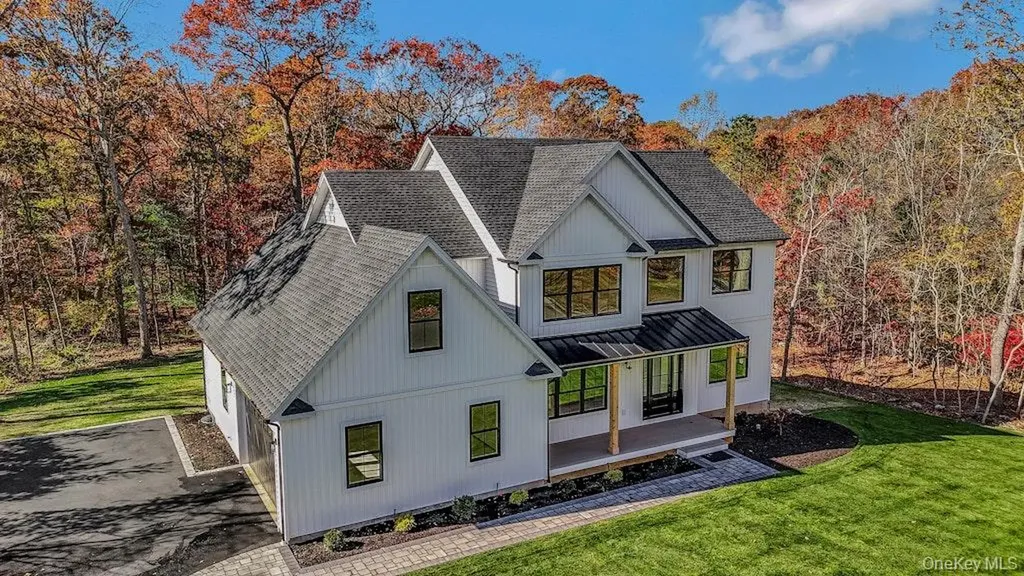20 Bunker Lane Middle Island NY 11953