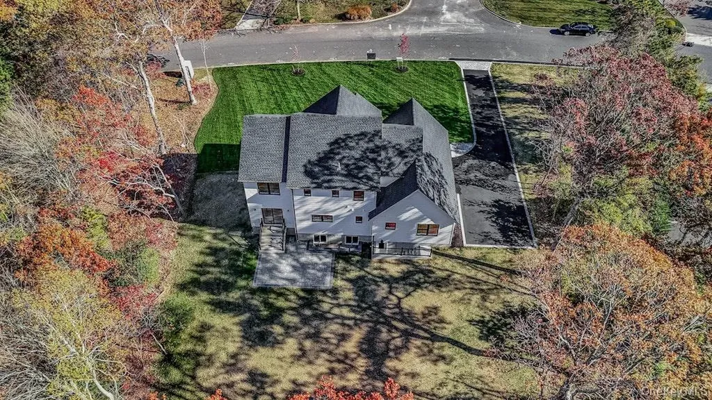 20 Bunker Lane Middle Island NY 11953
