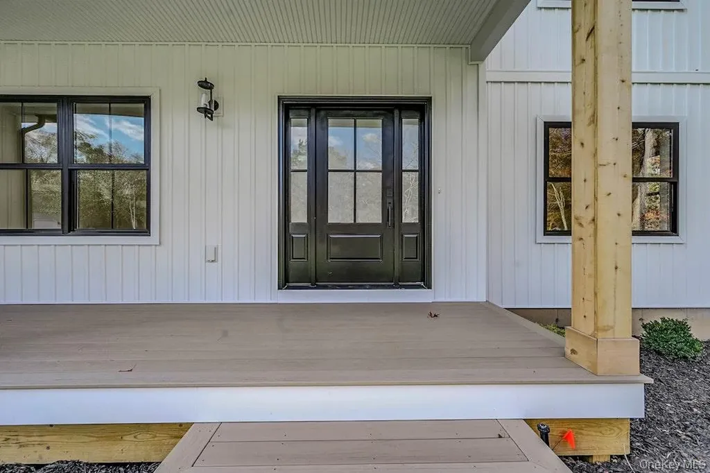 20 Bunker Lane Middle Island NY 11953