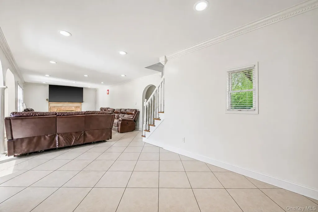 56 Pickwick Lane North Babylon NY 11703