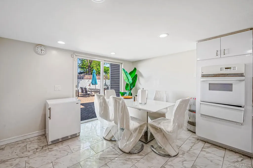 56 Pickwick Lane North Babylon NY 11703