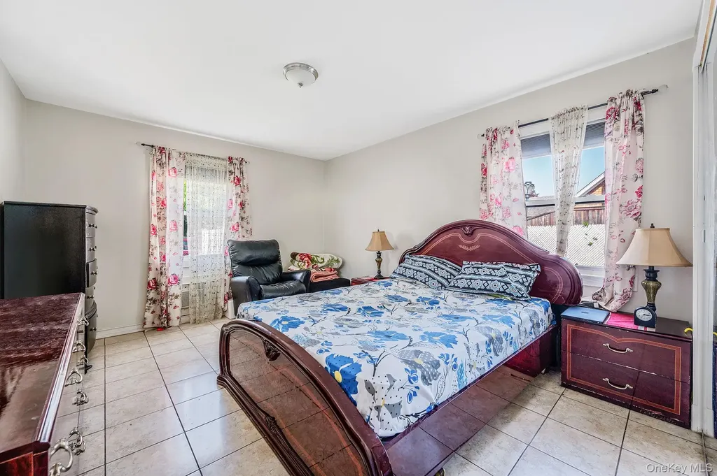 56 Pickwick Lane North Babylon NY 11703