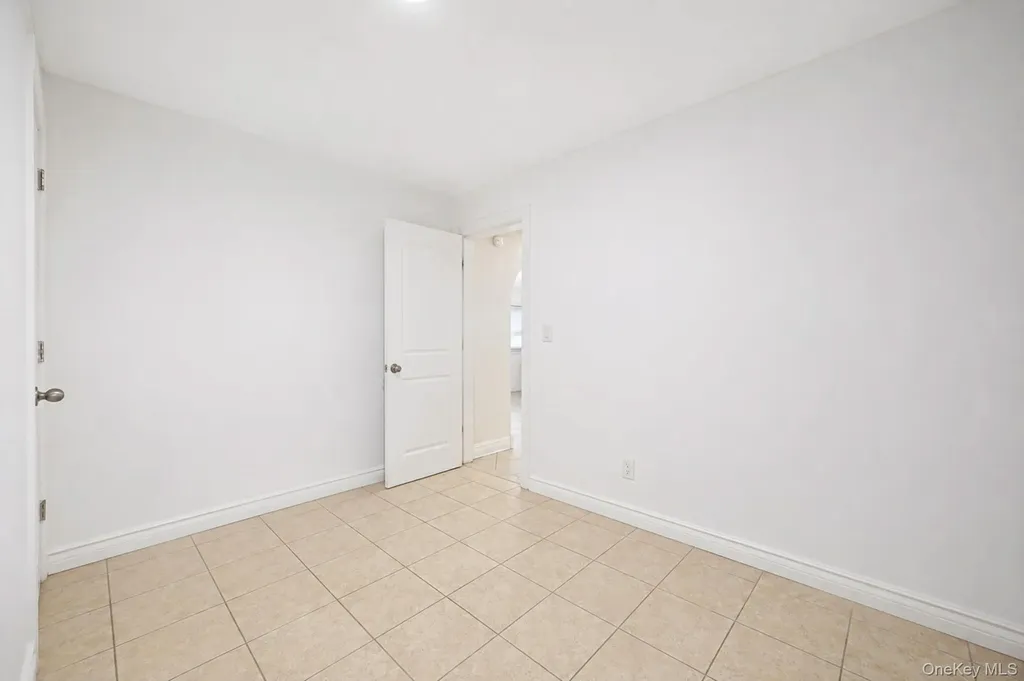 56 Pickwick Lane North Babylon NY 11703