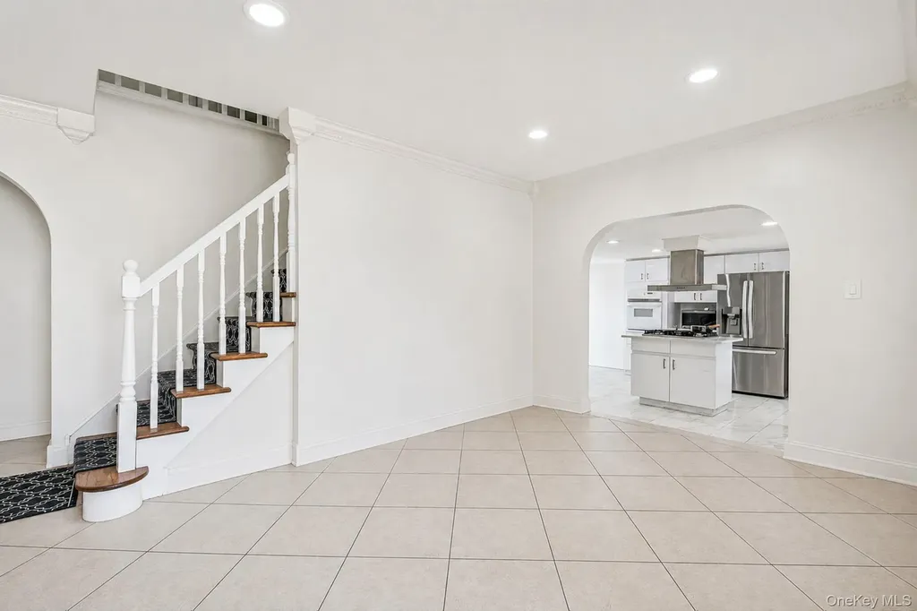 56 Pickwick Lane North Babylon NY 11703
