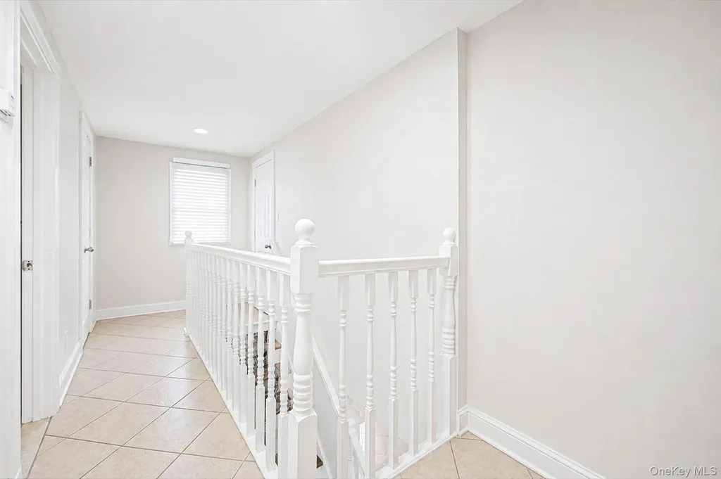 56 Pickwick Lane North Babylon NY 11703