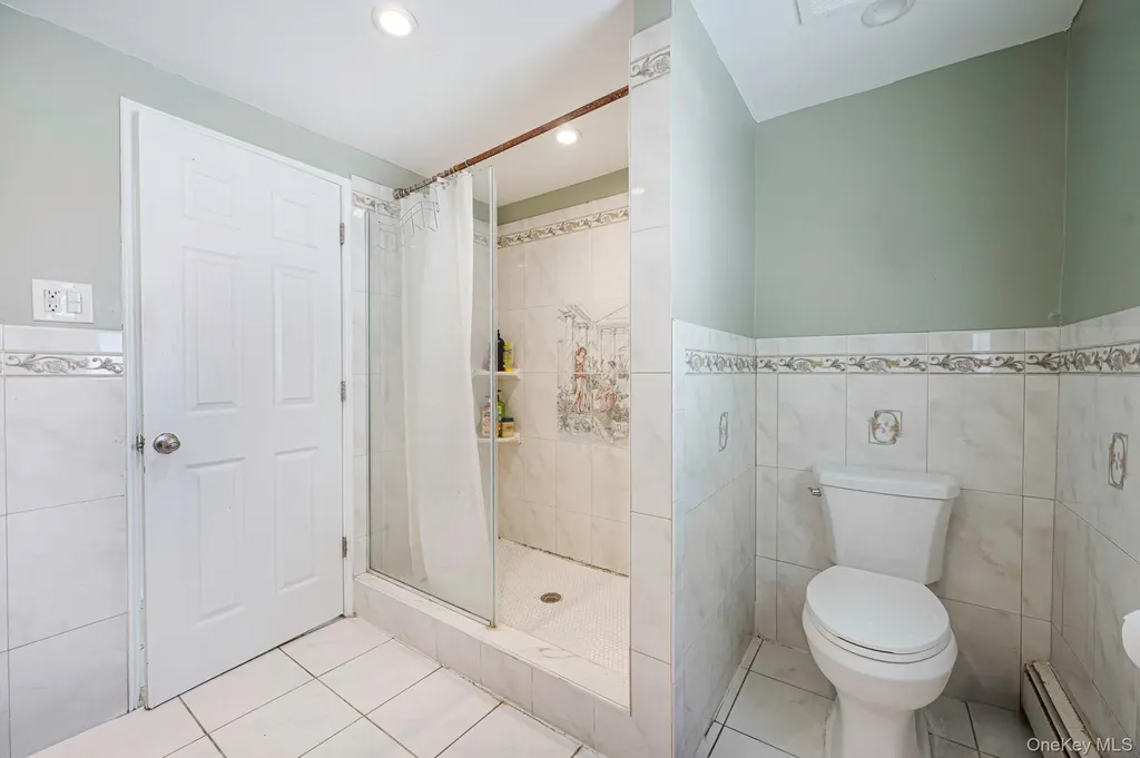 56 Pickwick Lane North Babylon NY 11703