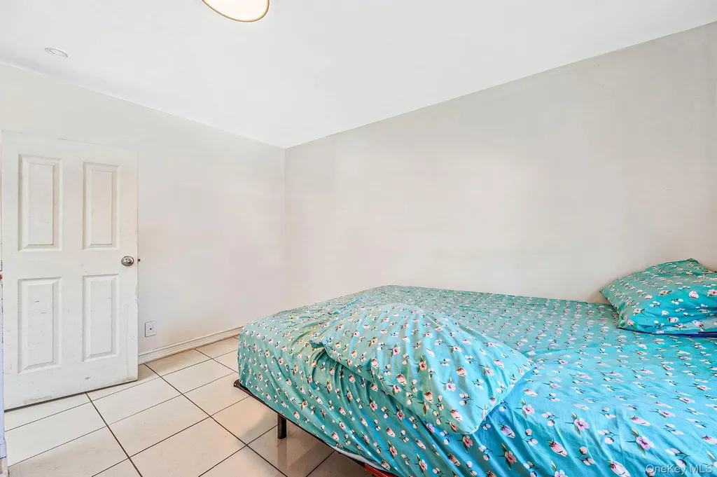 56 Pickwick Lane North Babylon NY 11703
