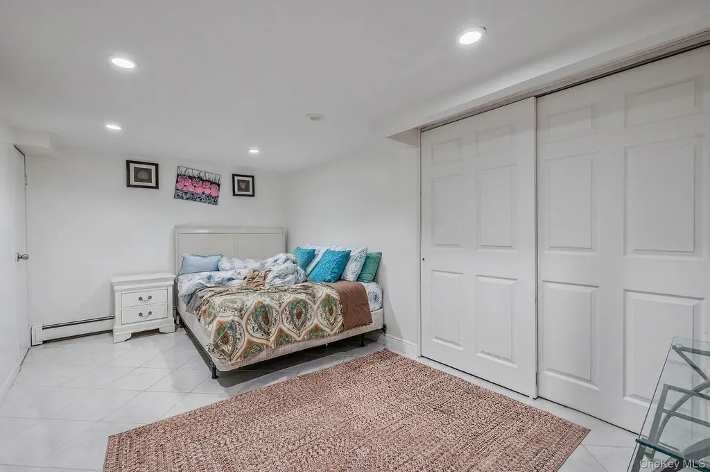 56 Pickwick Lane North Babylon NY 11703