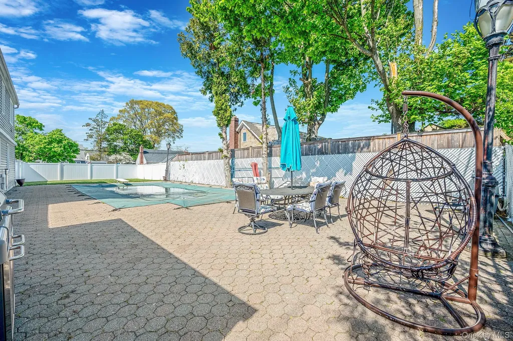 56 Pickwick Lane North Babylon NY 11703