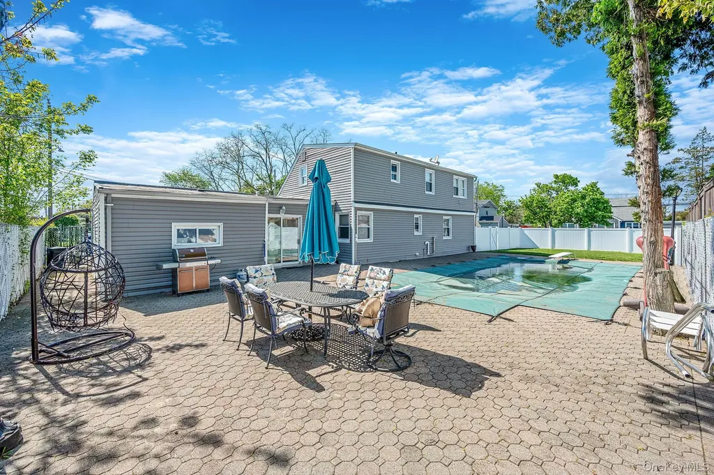 56 Pickwick Lane North Babylon NY 11703