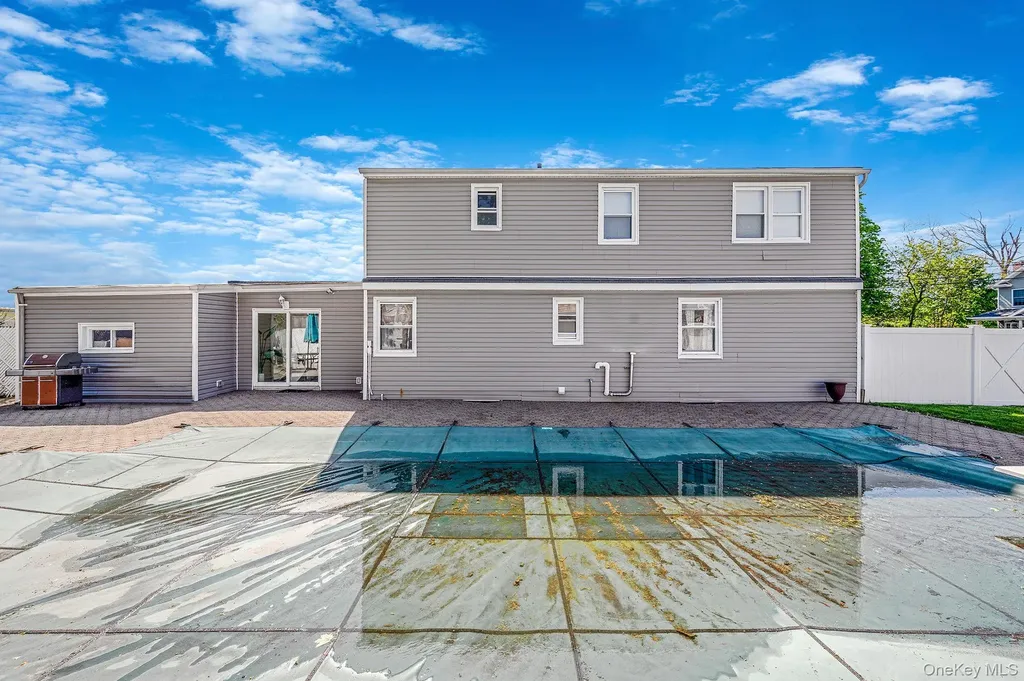 56 Pickwick Lane North Babylon NY 11703