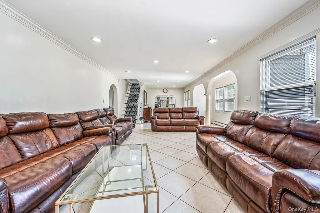 56 Pickwick Lane North Babylon NY 11703