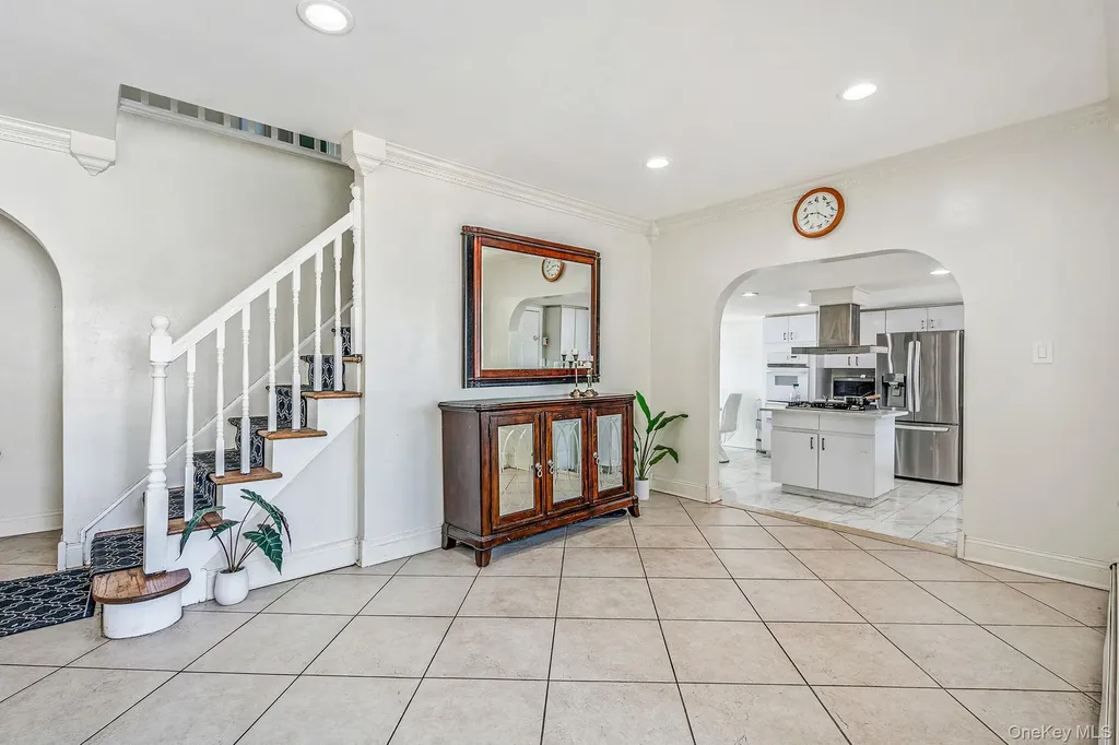 56 Pickwick Lane North Babylon NY 11703