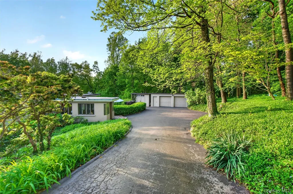 2055 Quaker Ridge Road Croton-on-hudson NY 10520