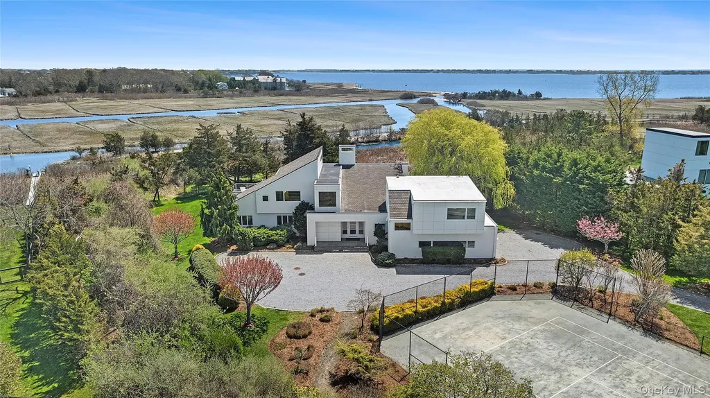 22 Tanners Neck Lane Westhampton NY 11977