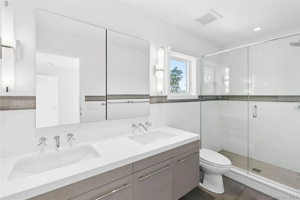 22 Tanners Neck Lane Westhampton NY 11977
