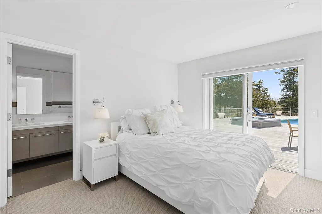 22 Tanners Neck Lane Westhampton NY 11977
