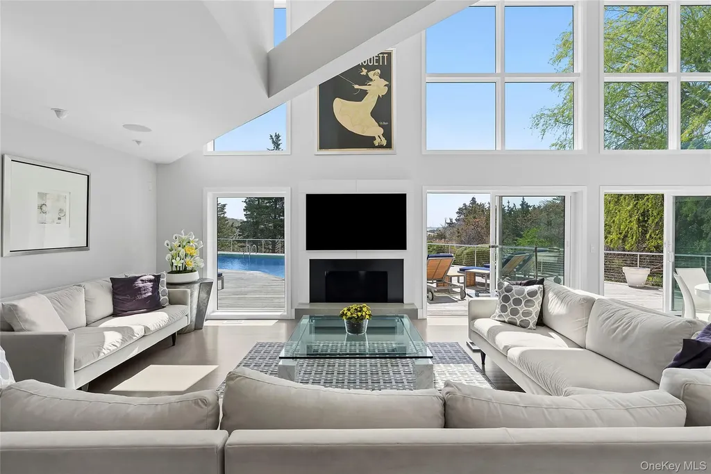 22 Tanners Neck Lane Westhampton NY 11977