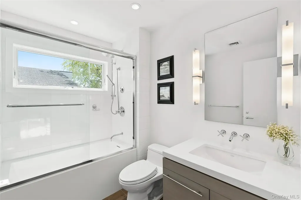 22 Tanners Neck Lane Westhampton NY 11977