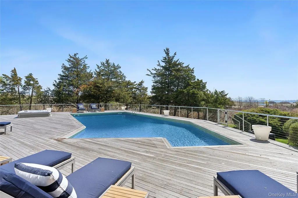 22 Tanners Neck Lane Westhampton NY 11977