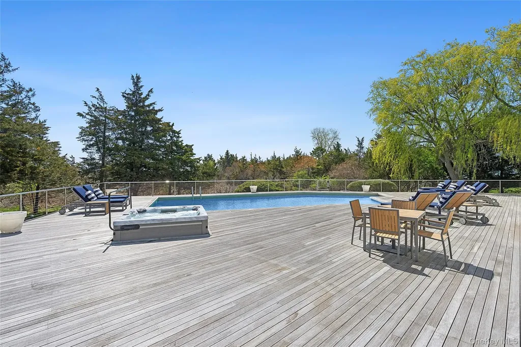 22 Tanners Neck Lane Westhampton NY 11977
