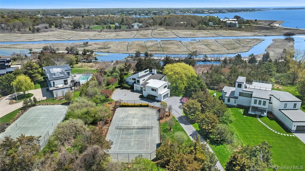 22 Tanners Neck Lane Westhampton NY 11977