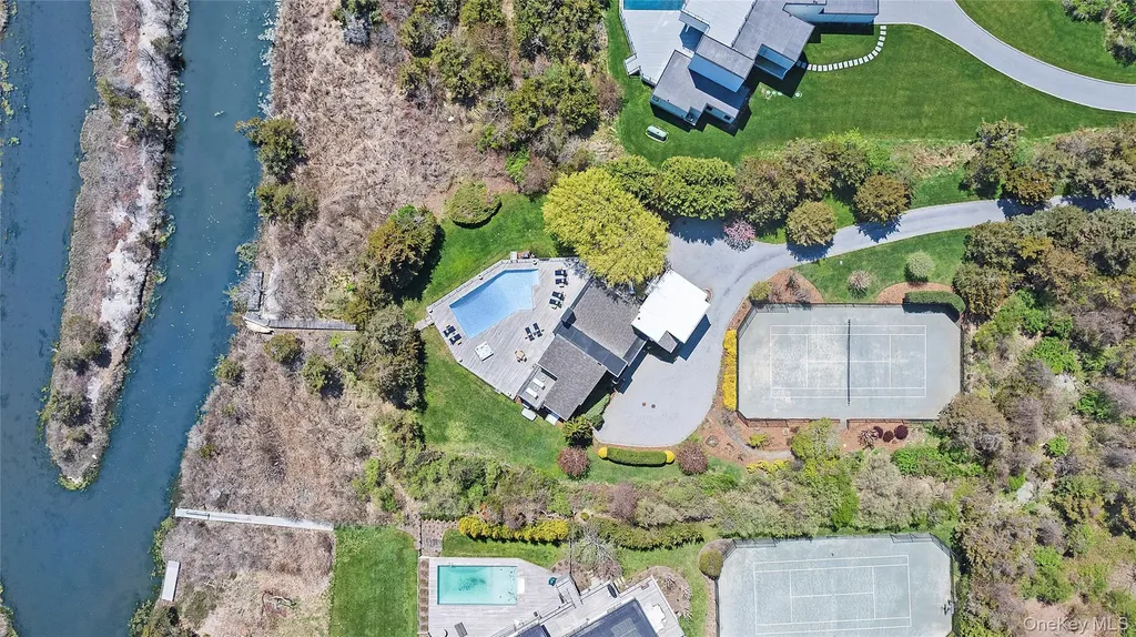 22 Tanners Neck Lane Westhampton NY 11977