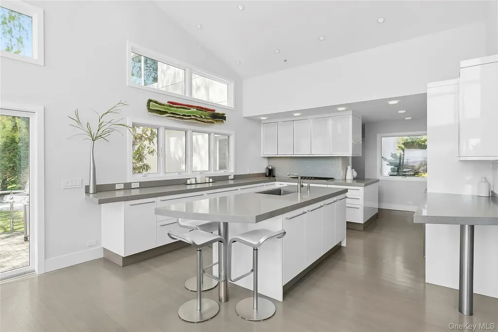22 Tanners Neck Lane Westhampton NY 11977