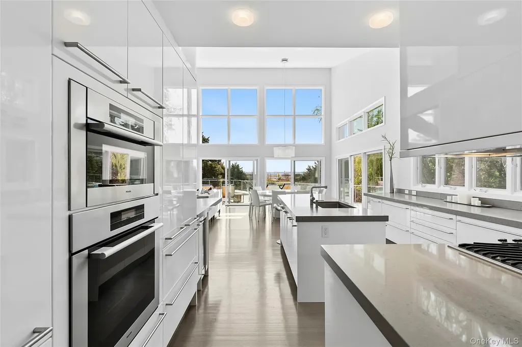 22 Tanners Neck Lane Westhampton NY 11977