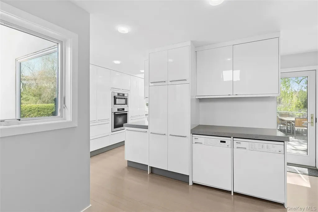 22 Tanners Neck Lane Westhampton NY 11977