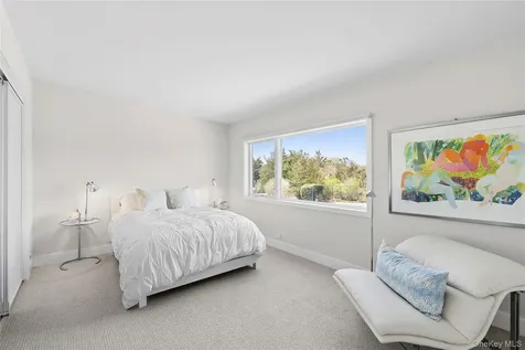 22 Tanners Neck Lane Westhampton NY 11977