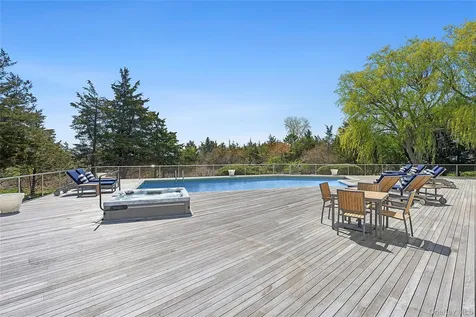 22 Tanners Neck Lane Westhampton NY 11977