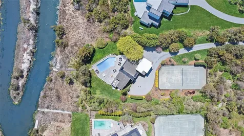 22 Tanners Neck Lane Westhampton NY 11977