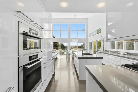 22 Tanners Neck Lane Westhampton NY 11977