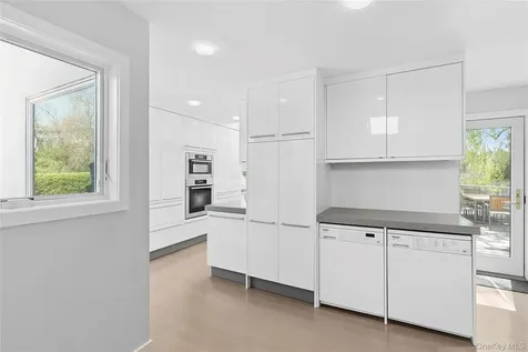 22 Tanners Neck Lane Westhampton NY 11977