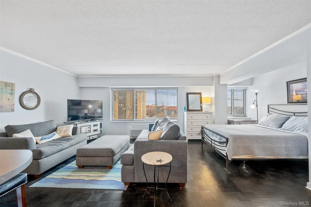 170 W Broadway Long Beach NY 11561