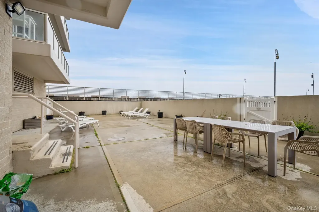 170 W Broadway Long Beach NY 11561