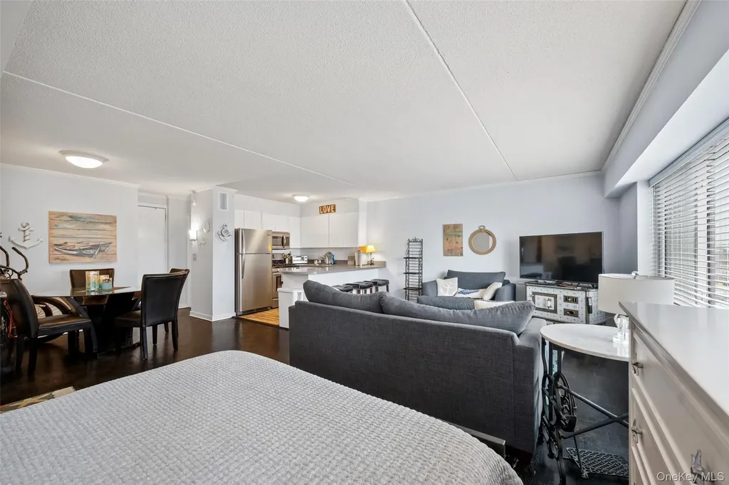 170 W Broadway Long Beach NY 11561