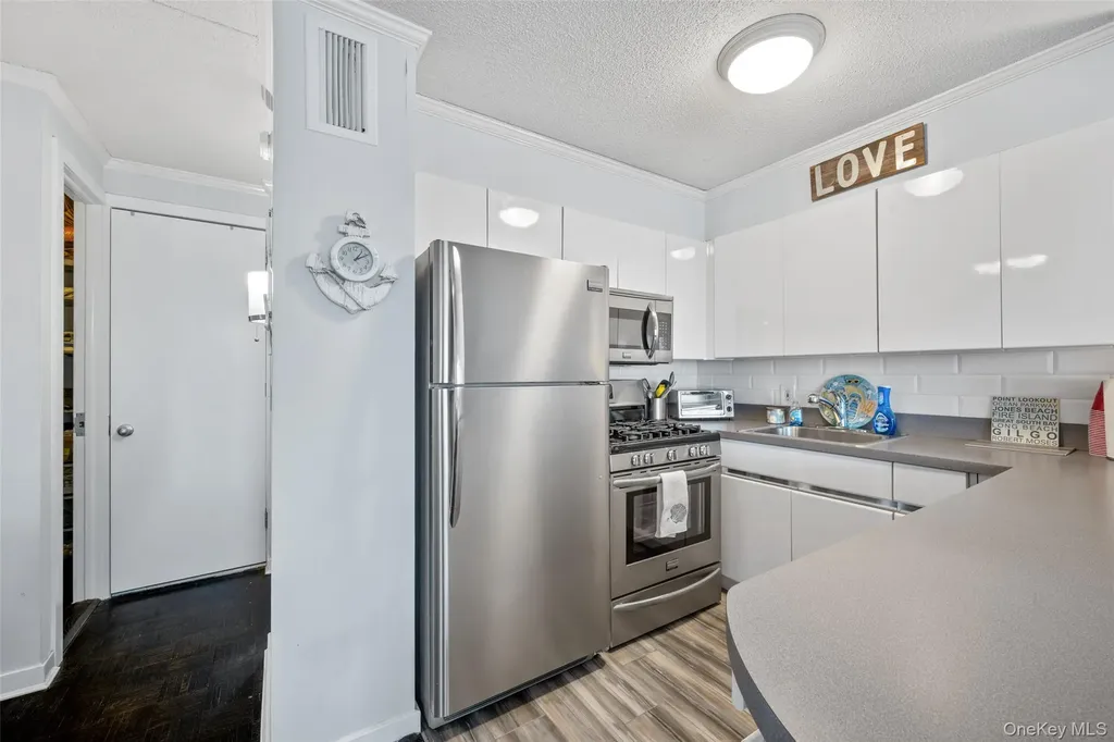 170 W Broadway Long Beach NY 11561