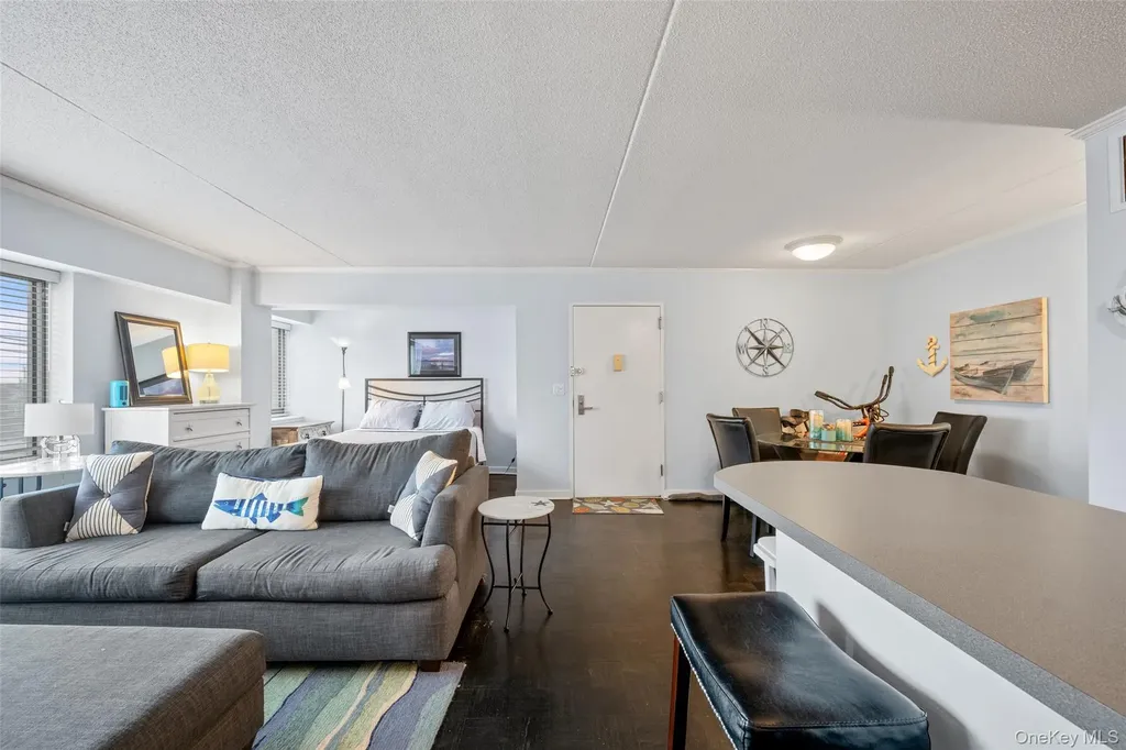 170 W Broadway Long Beach NY 11561