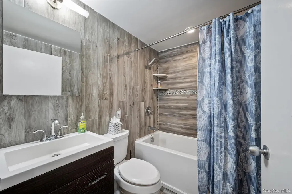 170 W Broadway Long Beach NY 11561