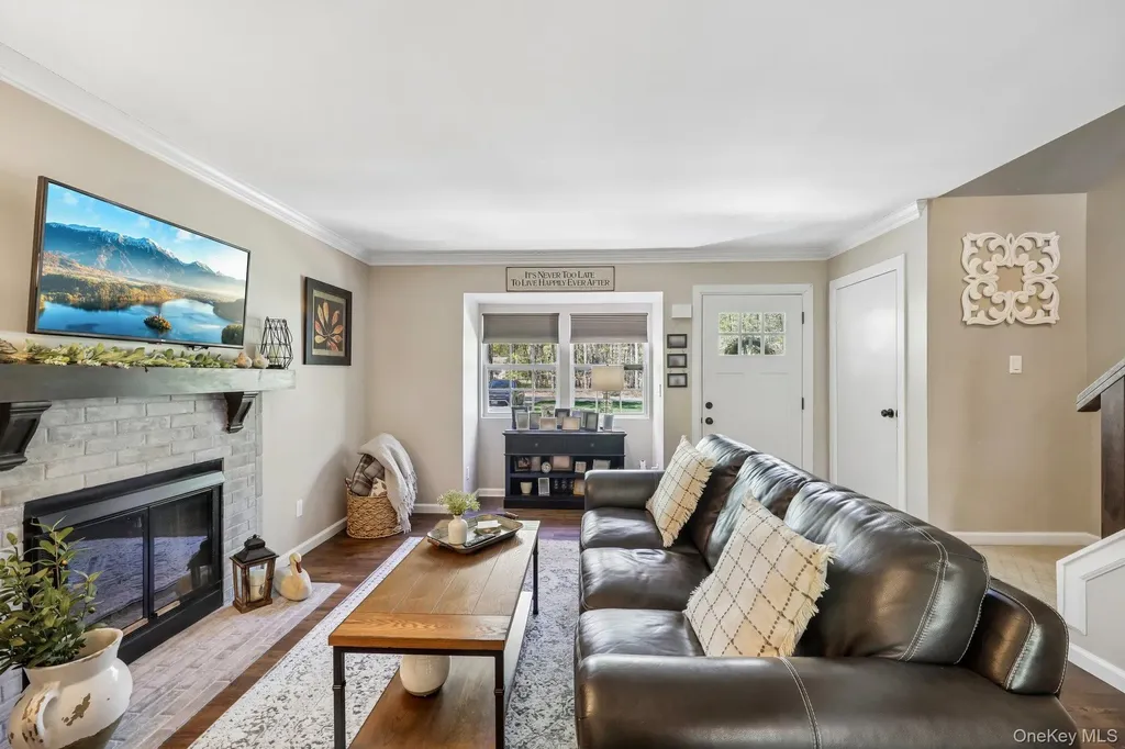 13 Rutledge Commons Yaphank NY 11980