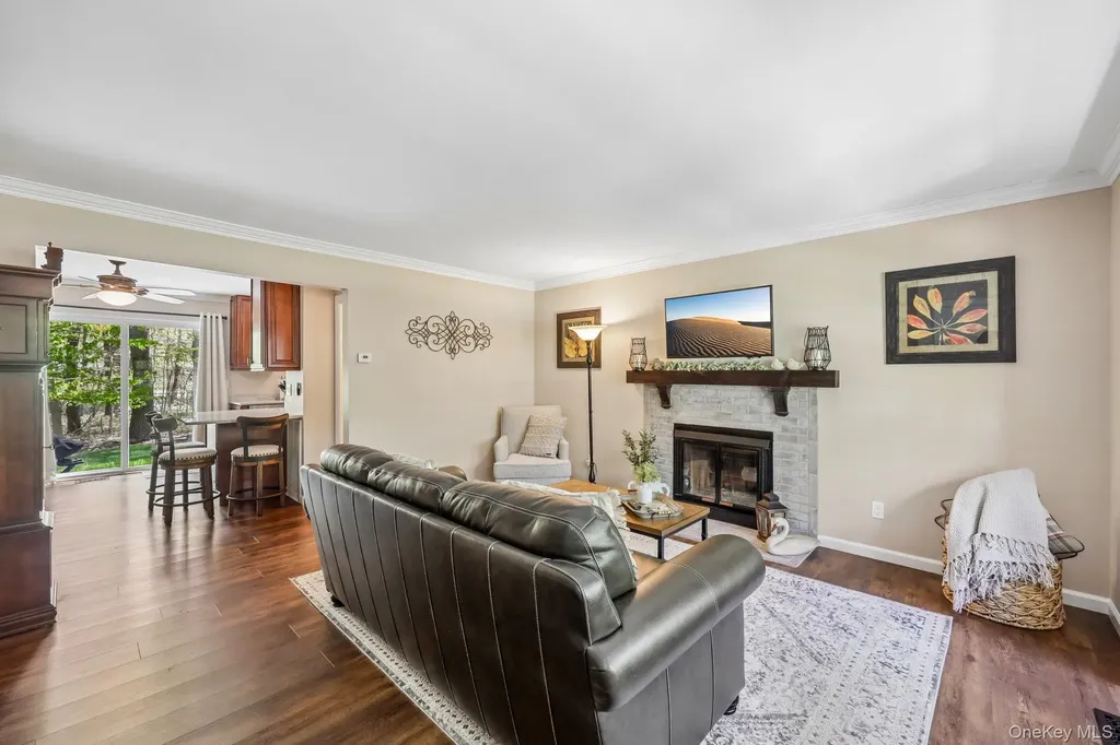13 Rutledge Commons Yaphank NY 11980