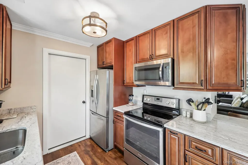 13 Rutledge Commons Yaphank NY 11980