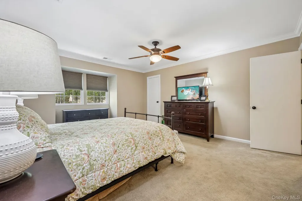 13 Rutledge Commons Yaphank NY 11980