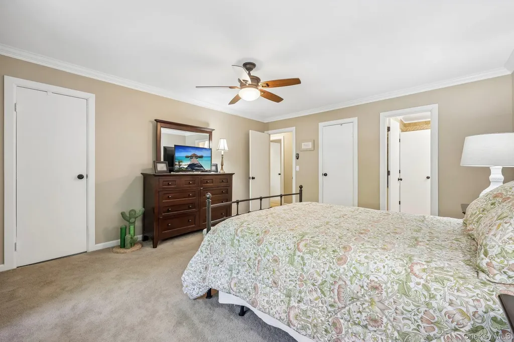 13 Rutledge Commons Yaphank NY 11980