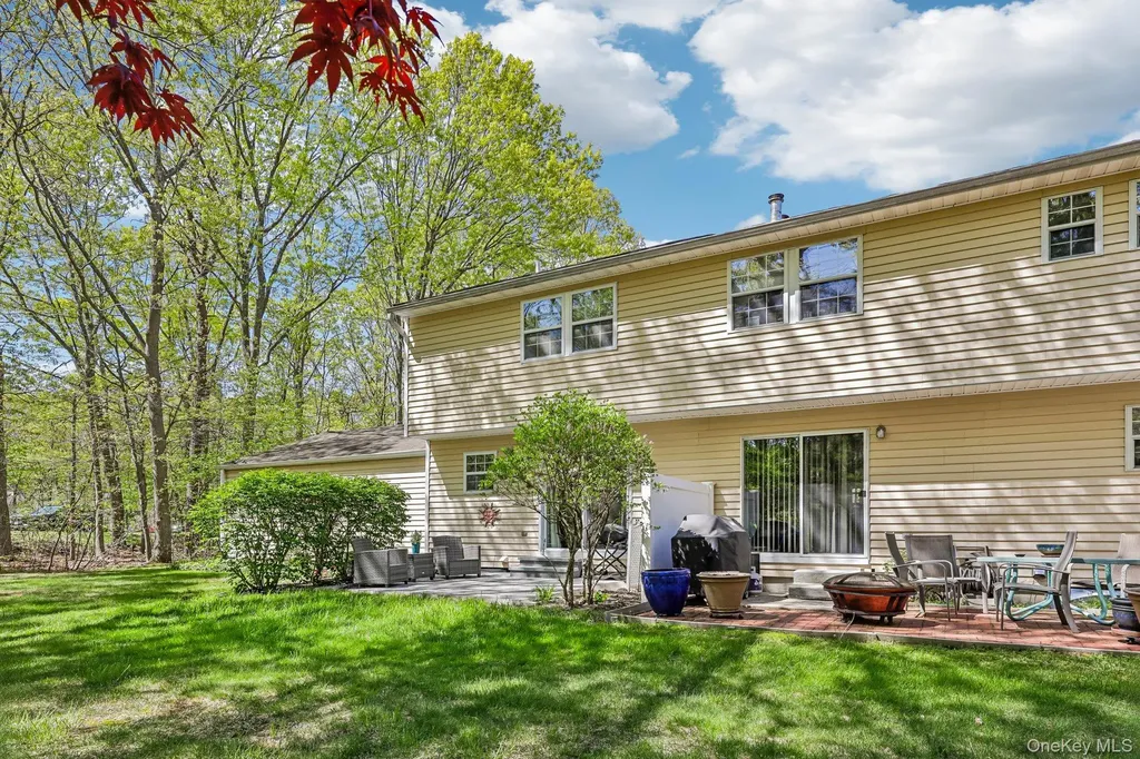13 Rutledge Commons Yaphank NY 11980