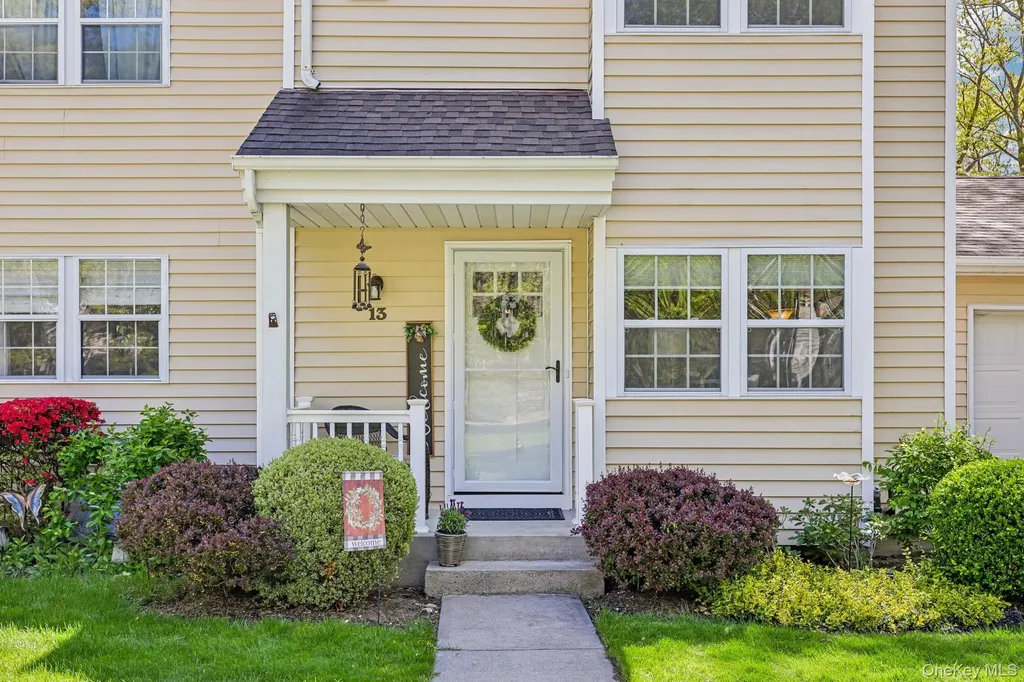 13 Rutledge Commons Yaphank NY 11980