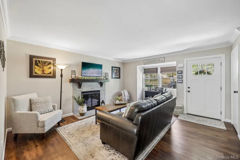 13 Rutledge Commons Yaphank NY 11980