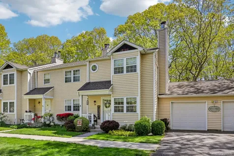 13 Rutledge Commons Yaphank NY 11980